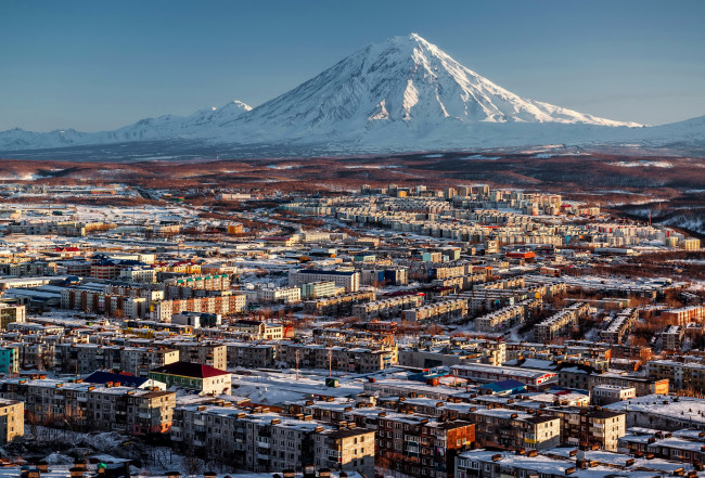 Обои картинки фото петропавловск-камчатский, города, - панорамы, панорама, горы, дома, россия