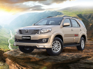 Картинка автомобили toyota fortuner