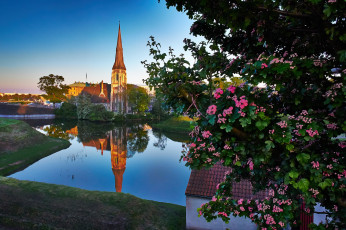 обоя города, - православные церкви,  монастыри, copenhagen, st, alban's, church, denmark, отражение, дания, река, копенгаген, пейзаж, дерево, церковь