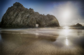 Картинка природа побережье океан скала арка сияние