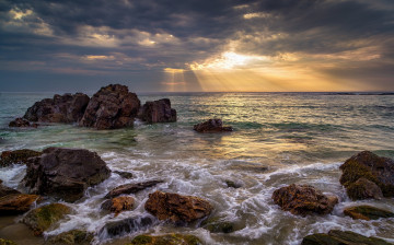 Картинка природа восходы закаты море скалы солнечные лучи