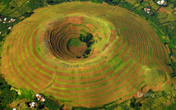 Картинка природа поля террасы дома вулкан кисоро уганда кратер