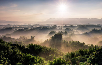 Картинка природа восходы закаты туман горы лучи солнца леса утро панорама деревья