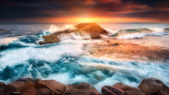 Обои картинки фото природа, восходы, закаты, прибой, скалы, тучи, океан