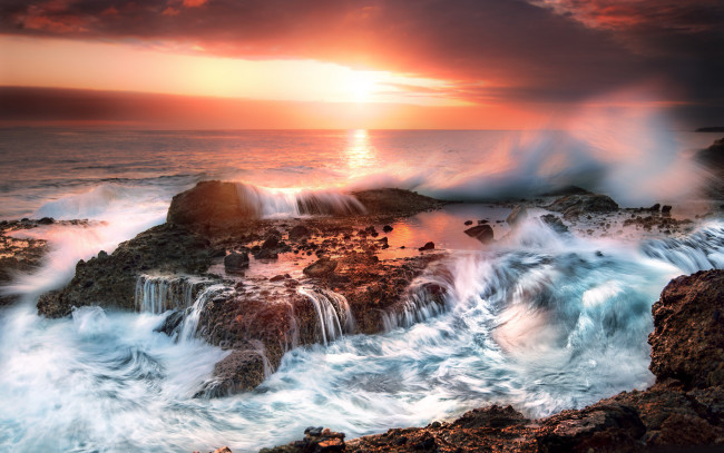 Обои картинки фото природа, восходы, закаты, океан, рассвет, прибой, тучи, скалы