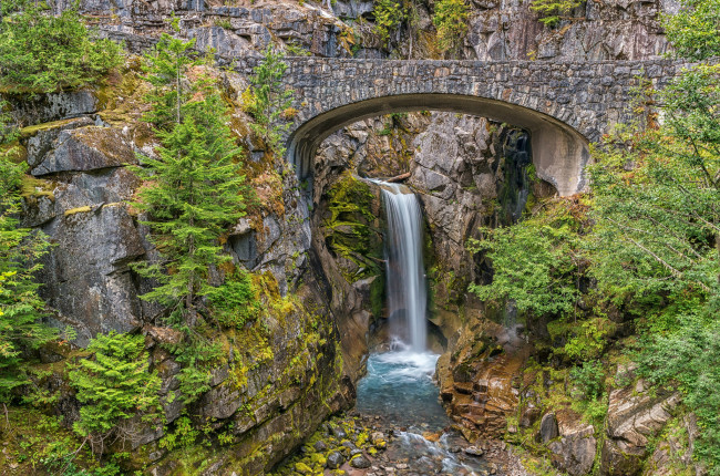 Обои картинки фото природа, водопады, mount, rainier, national, park, вашингтон, сша, горы, скалы, деревья, мост, поток, река