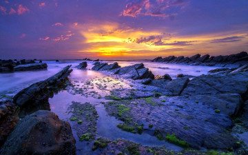 Картинка природа побережье облака небо море рифы закат камни берег