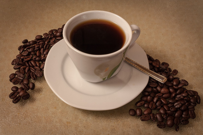 Обои картинки фото еда, кофе,  кофейные зёрна, чашка