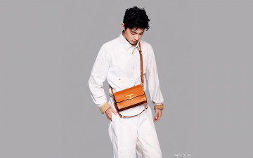 Картинка мужчины xiao+zhan актер рубашка брюки барсетка