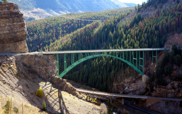 обоя red cliff bridge,  colorado, города, - мосты, горы, скалы, леса, мост, дороги