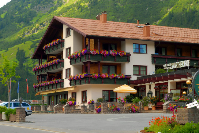 Обои картинки фото австрия, форарльберг, варт, города, здания, дома, гостиница, горы, цветы