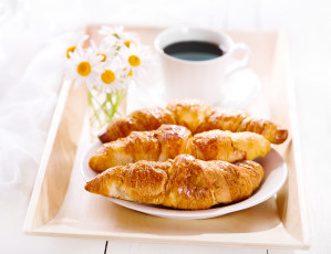 Картинка еда хлеб +выпечка круассаны кофе ромашки завтрак