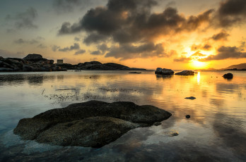 Картинка природа восходы закаты бухта камни солнце