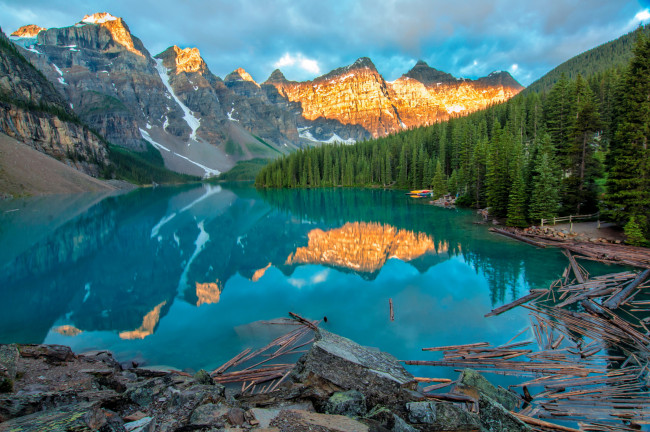 Обои картинки фото озеро морейн канада, природа, реки, озера, moraine, alberta, park, горы, banff, lake, озеро, canada