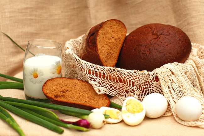 Обои картинки фото еда, натюрморт, лук, хлеб, яйца