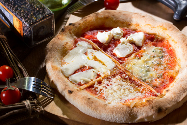 Обои картинки фото еда, пицца, тесто, сыр
