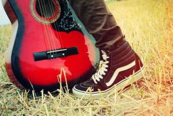 обоя музыка, -музыкальные инструменты, трава, гитара, нога, человек