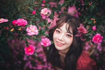 Картинка девушки -+азиатки азиатка улыбка цветы