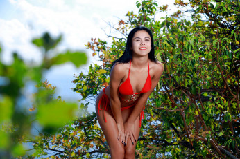 Картинка девушки -+азиатки азиатка бикини поза улыбка dzhili