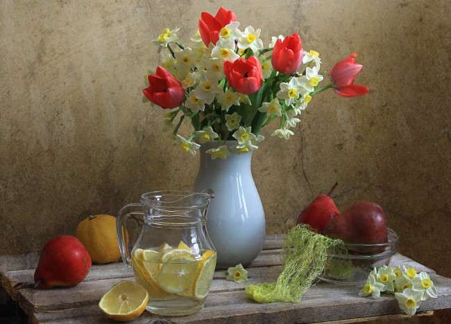 Обои картинки фото еда, натюрморт, груши, лимон, тюльпаны, нарциссы