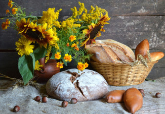 Картинка еда хлеб +выпечка натюрморт орехи пирожки бархатцы рудбекия фундук подсолнухи