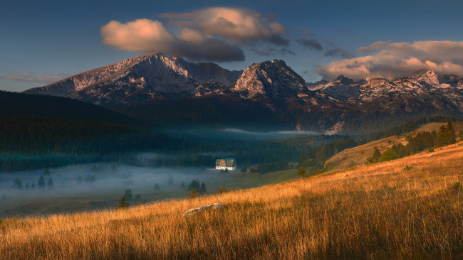 Обои картинки фото природа, горы, туман, дом, озеро