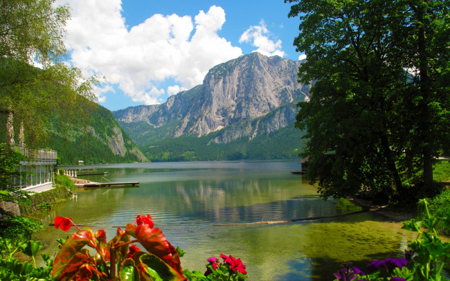 Обои картинки фото природа, реки, озера, солнце, горы, лето, цветы, деревья, лес, altausseer, see, австрия, облака, озеро, скалы