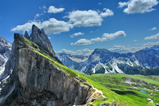 Обои картинки фото природа, горы, gardena, панорама, солнце, облака, италия, скалы, альпы