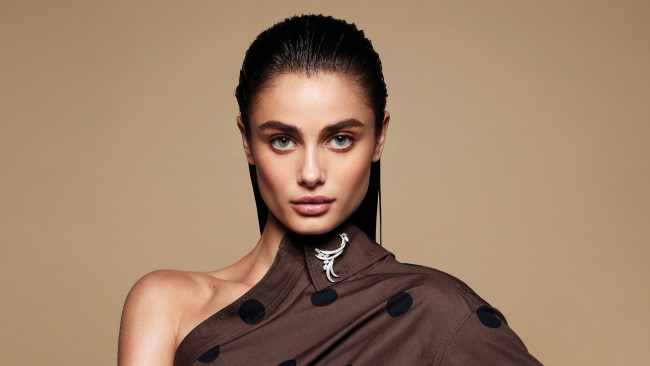 Обои картинки фото taylor hill, девушки, taylor, hill, девушка, модель, шатенка, красотка, лицо, портрет, макияж, причёска, сексуальная, взгляд