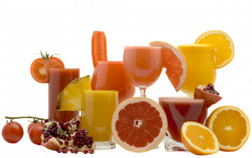 обоя еда, напитки, сок, помидор, лимон, ананас, фужеры, грейпфрут, морковь, апельсин, гранат, соки, стаканы, свежесть