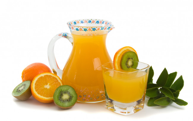 Обои картинки фото еда, напитки, сок, свежесть, стакан, графин, киви, апельсин