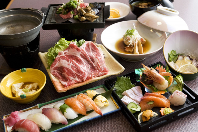 Обои картинки фото еда, разное, креветки, мясо, суши