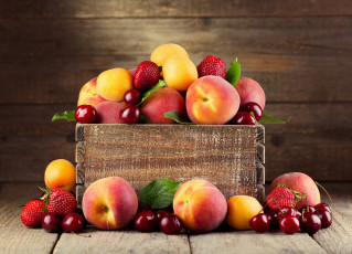 Картинка еда фрукты +ягоды клубника персик ящик ягоды абрикос черешня