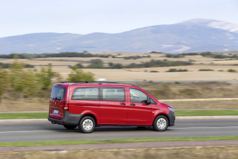 обоя автомобили, mercedes-benz, красный, 2014г, w639, base, tourer, vito