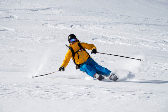 Обои картинки фото спорт, лыжный спорт, лыжи, мужчина, снег