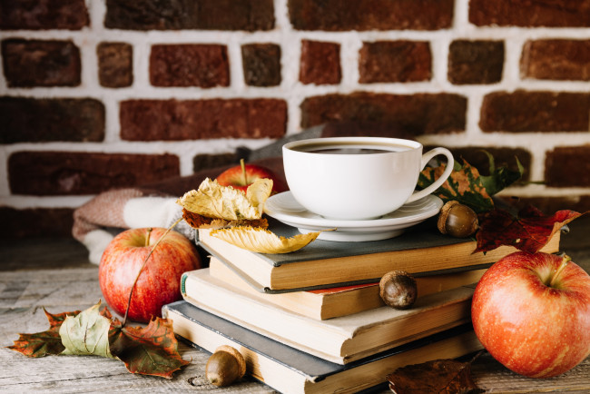 Обои картинки фото еда, напитки,  Чай, осень, листья, плоды, яблоко, напиток, чай