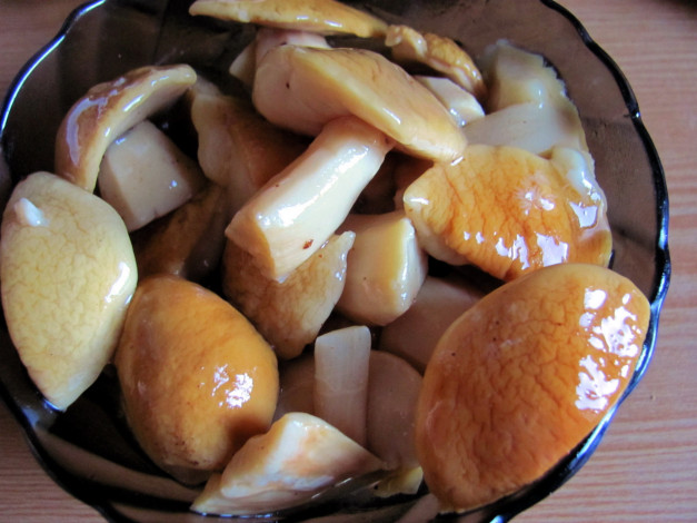 Обои картинки фото еда, грибы,  грибные блюда, боровики, маринованные