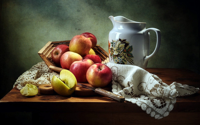 Обои картинки фото еда, яблоки, нож, кувшин, салфетка