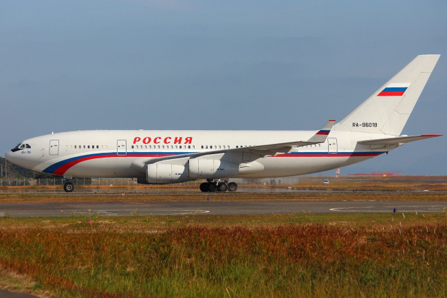 Обои картинки фото ил- 96, авиация, пассажирские самолёты, авиалайнер, россия, аэродром, самолёт, ил-, 96