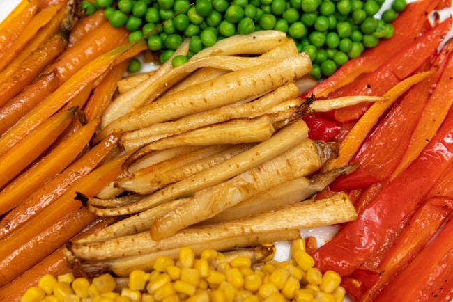 Обои картинки фото еда, овощи, пастернак, морковь, перец