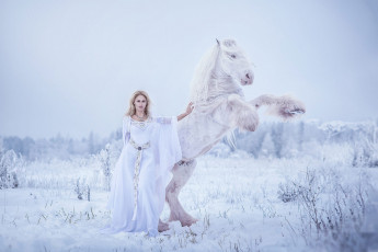 Картинка darya+lefler девушки дарья+лефлер darya lefler принцесса белый красотка конь снег зима холод дарья лефлер cosplay блондинка девушка модель наряд поза макияж причёска взгляд