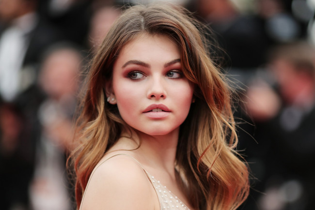 Обои картинки фото thylane blondeau, девушки, thylane, blondeau, портрет, лицо, шатенка, девушка, модель, актриса, франция, француженка, красотка, сексуальная, поза, взгляд, макияж