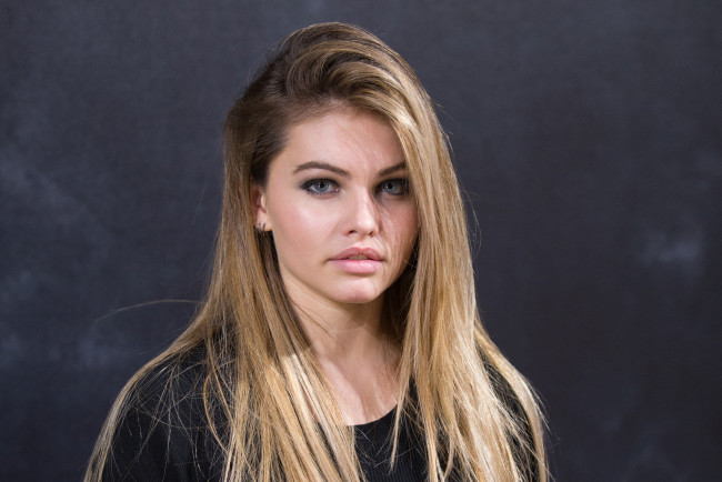 Обои картинки фото thylane blondeau, девушки, thylane, blondeau, портрет, лицо, блондинка, девушка, модель, актриса, франция, француженка, красотка, сексуальная, поза, взгляд, макияж