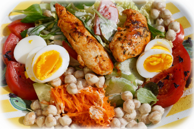 Обои картинки фото еда, разное, курица, яйца, грибы, помидоры, морковь