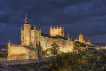 Картинка alcazar+y+catedral+de+segovia города -+католические+соборы +костелы +аббатства простор