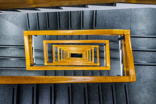 Обои картинки фото интерьер, холлы,  лестницы,  корридоры, здание, лестница, в, помещении, желтый
