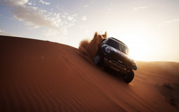 Картинка автомобили mini 2014 cooper внедорожник авто спорт гонка ралли x-raid Черный свет солнце дюна песок dakar мини