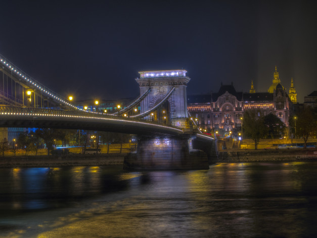 Обои картинки фото budapest chain bridge, города, будапешт , венгрия, огни, ночь, мост, река