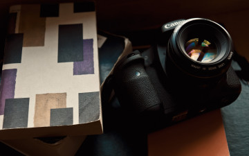 Картинка canon бренды книга линза объектив цифровой фотоаппарат