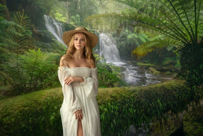Обои картинки фото девушки, - блондинки,  светловолосые, блондинка, водопад, белое, платье, декольте, шляпа, полина